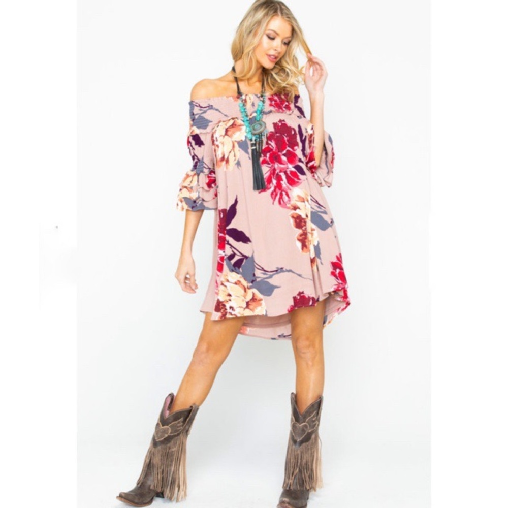 Shyanne women’s smocked shoulder floral dress NWT